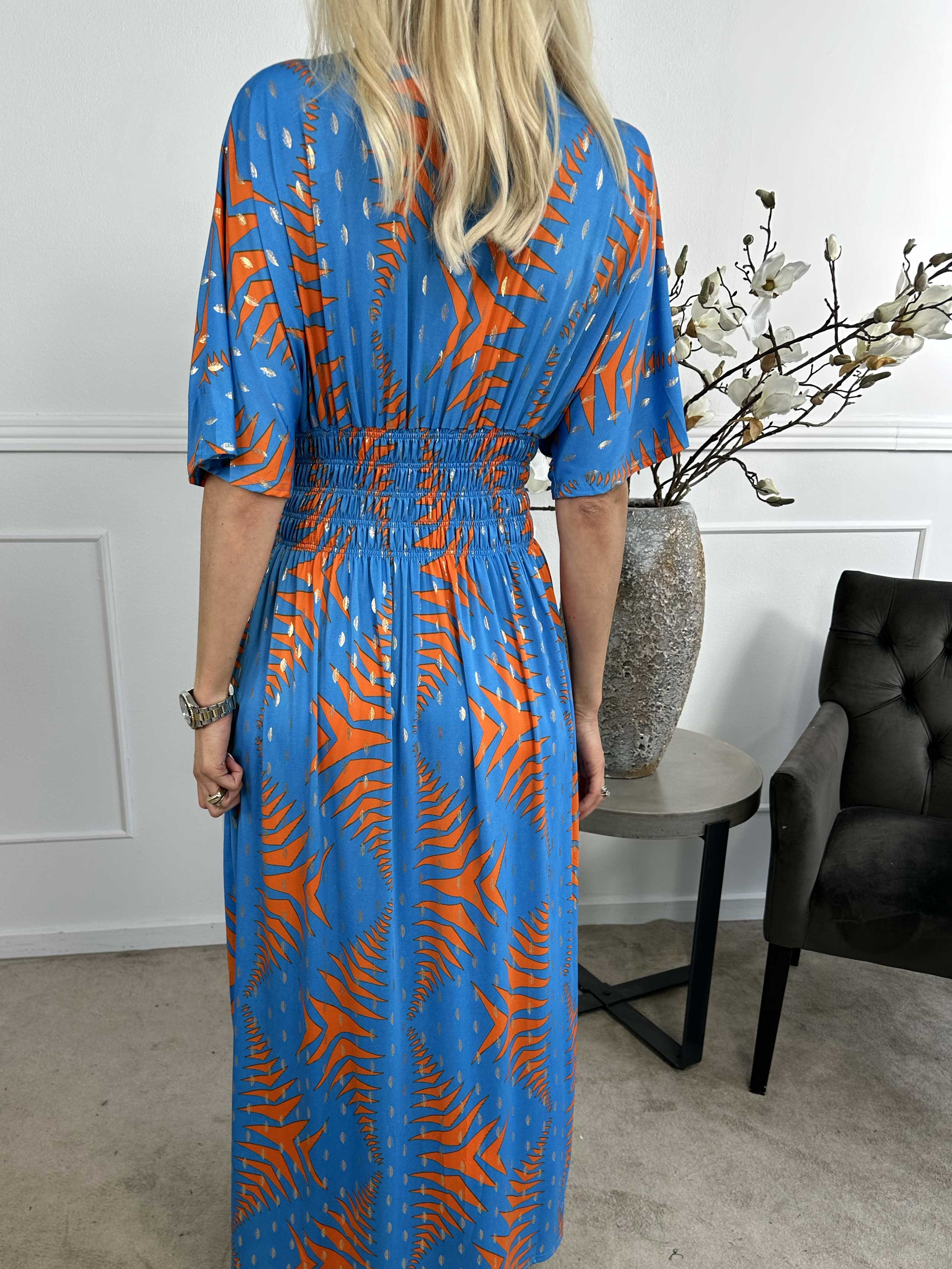 Pams Pattern - Lang elastisk kjole i krølfrit stof